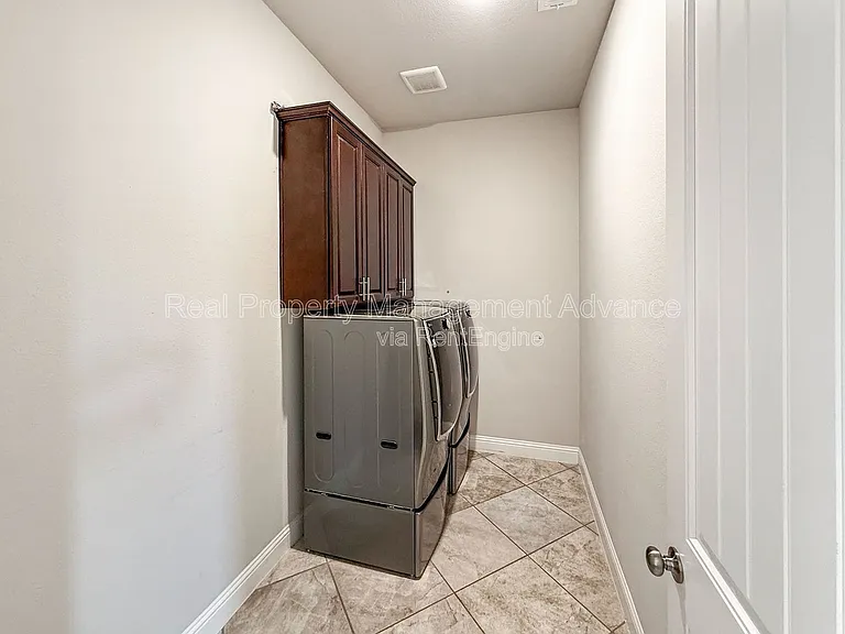 9209 Guadalupe St — Photo 16