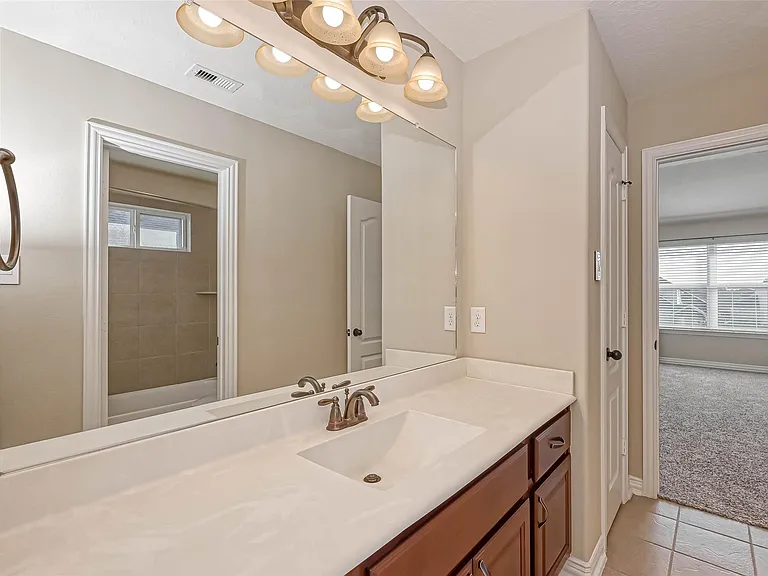 17827 Circular Quay Ln — Photo 26