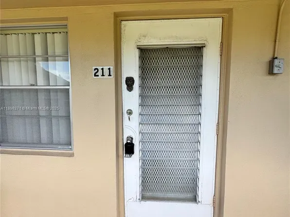 211 Coventry E #I, West Palm Beach, FL 33417