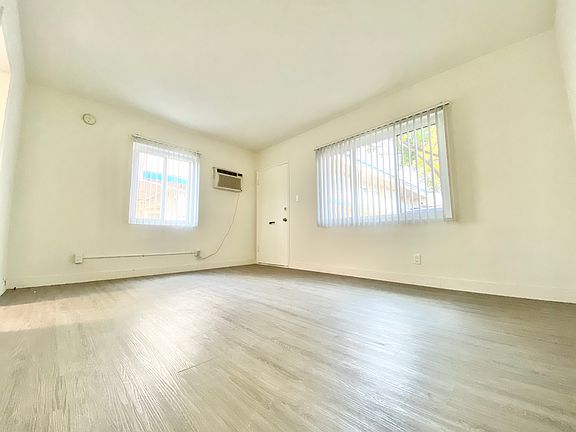 2nd image of 1138 E Elk Ave #B