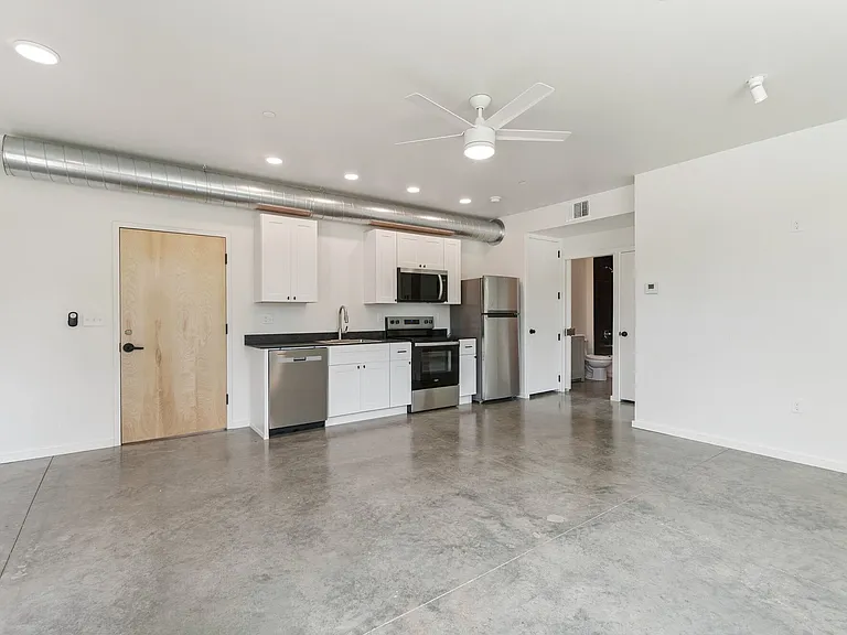 1540 NW 30th St — Photo 32