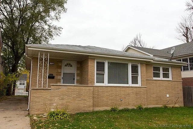 8816 S Rockwell Ave photo 1