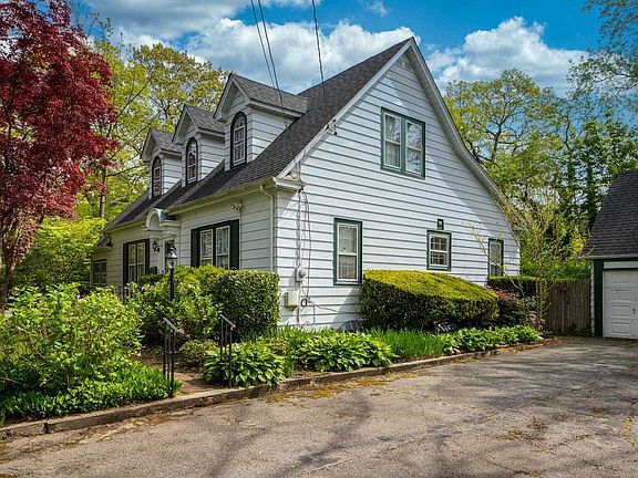 3rd image of 383 Forest Ave