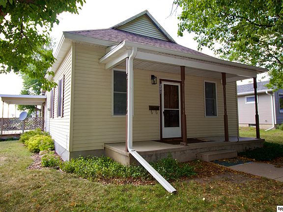 2nd image of 203 N Thompson Ave