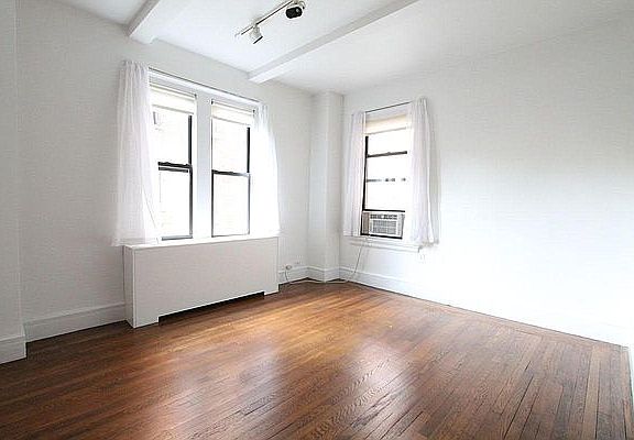 3rd image of 157 E 72nd St APT 3D