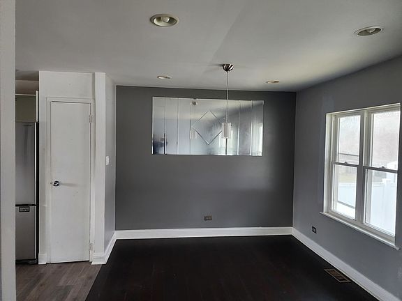 3rd image of 18108 Fountainbleau Dr