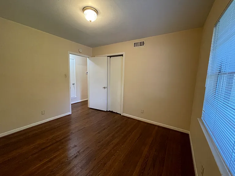 1303 Northlake Dr — Photo 17