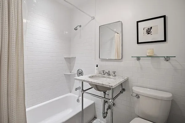 Sold by Digs Realty Group | media 21