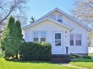 1019 Rainbow Dr, Cedar Falls, IA 50613