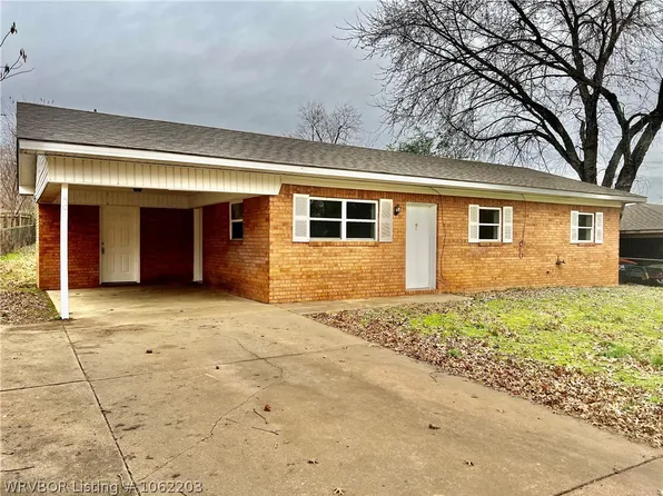 505 Pleasant Dr, Ozark, AR 72949