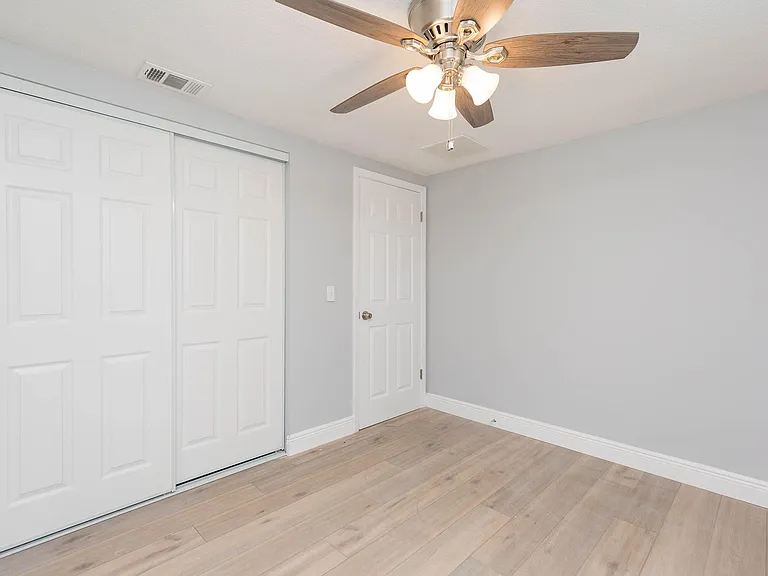 7312 Windsor St — Photo 19