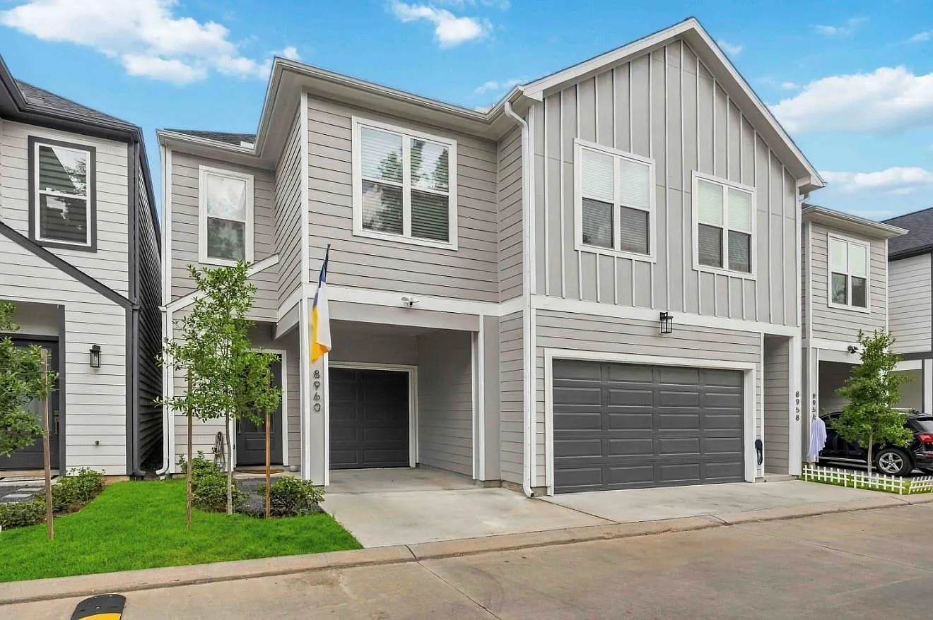 3 bed, 2.5 bath, 1385 sqft, $2,450 — Photo 2