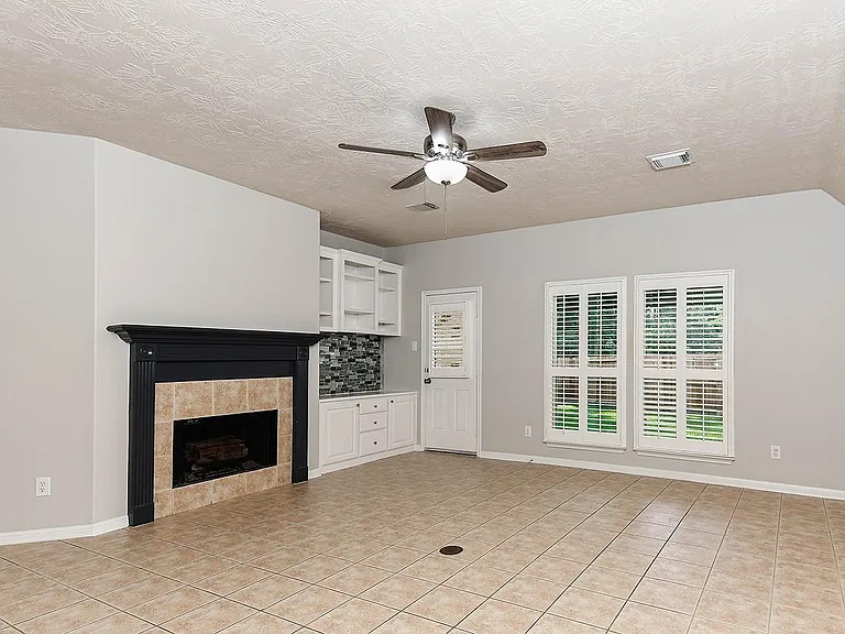 11 Fair Light Ct — Photo 6
