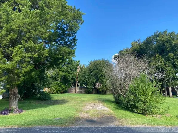 2126 10th St, Port Neches, TX 77651