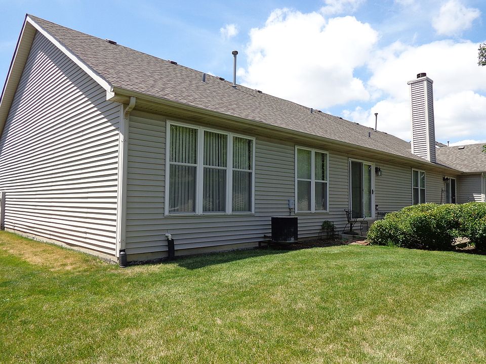 2nd image of 3523 Lake Shore Dr