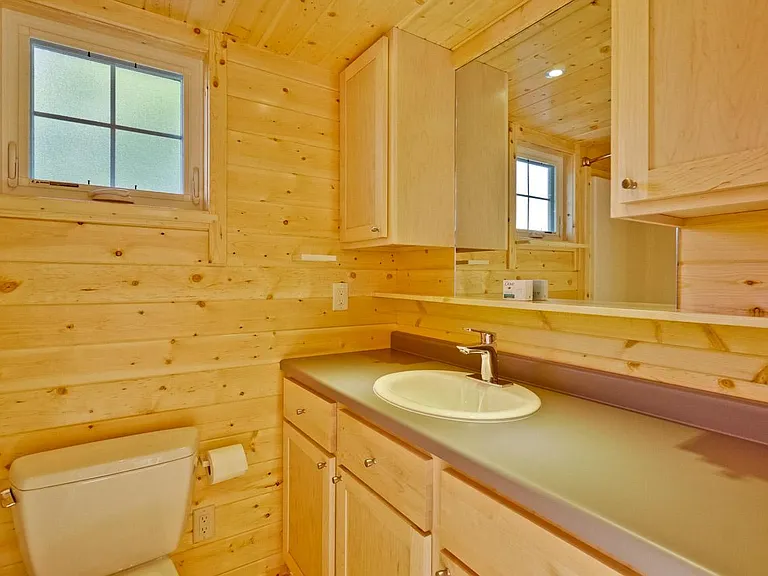 827 Washington St — Photo 3