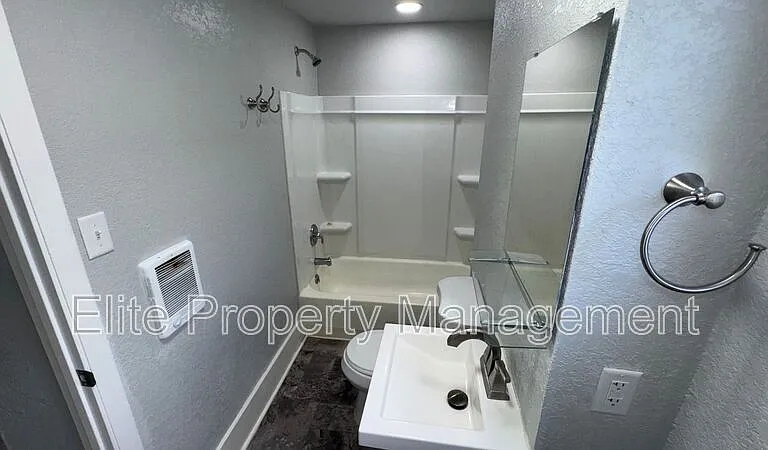 1611 San Juan St #C — Photo 8