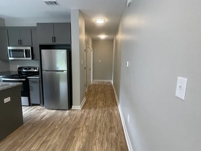 717 W 32nd St #A — Photo 5