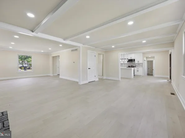 9 Nottingham Rd, Marlton, NJ 08053