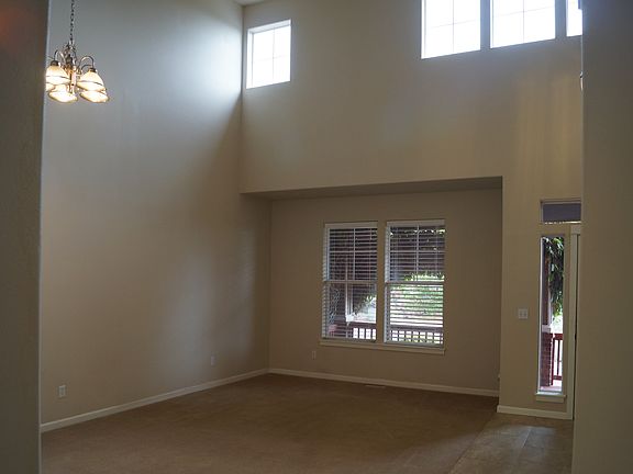 Living Room w/20' ceilings