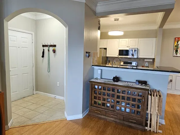 501 Sunset View Ter SE APT 307, Leesburg, VA 20175