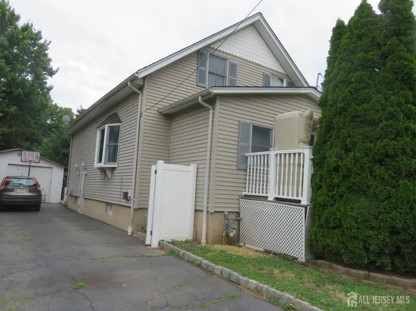 12 Tonlyn Pl, Sewaren, NJ 07077