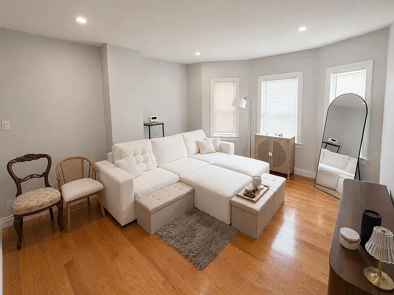 33 Middle St — Photo 7