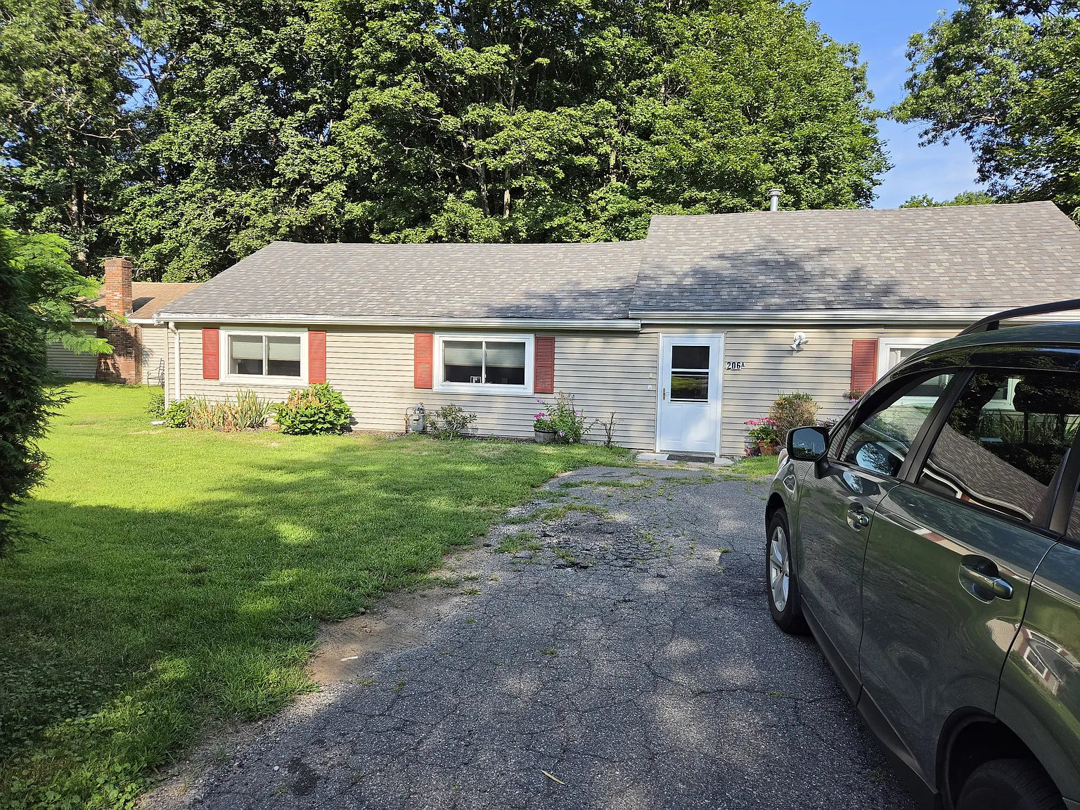 3 bed, 1.5 bath, 1100 sqft, $2,700 — Photo 2