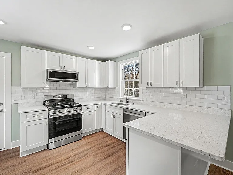 2702 Durham St — Photo 5