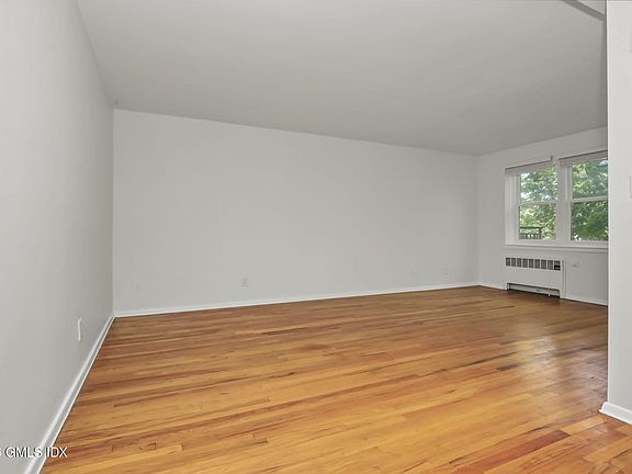 5th image of 52 Lafayette Pl APT 2I