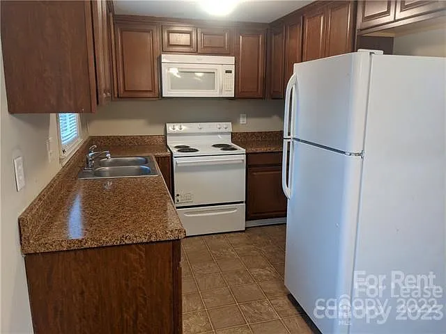 143 Waco Ave — Photo 5