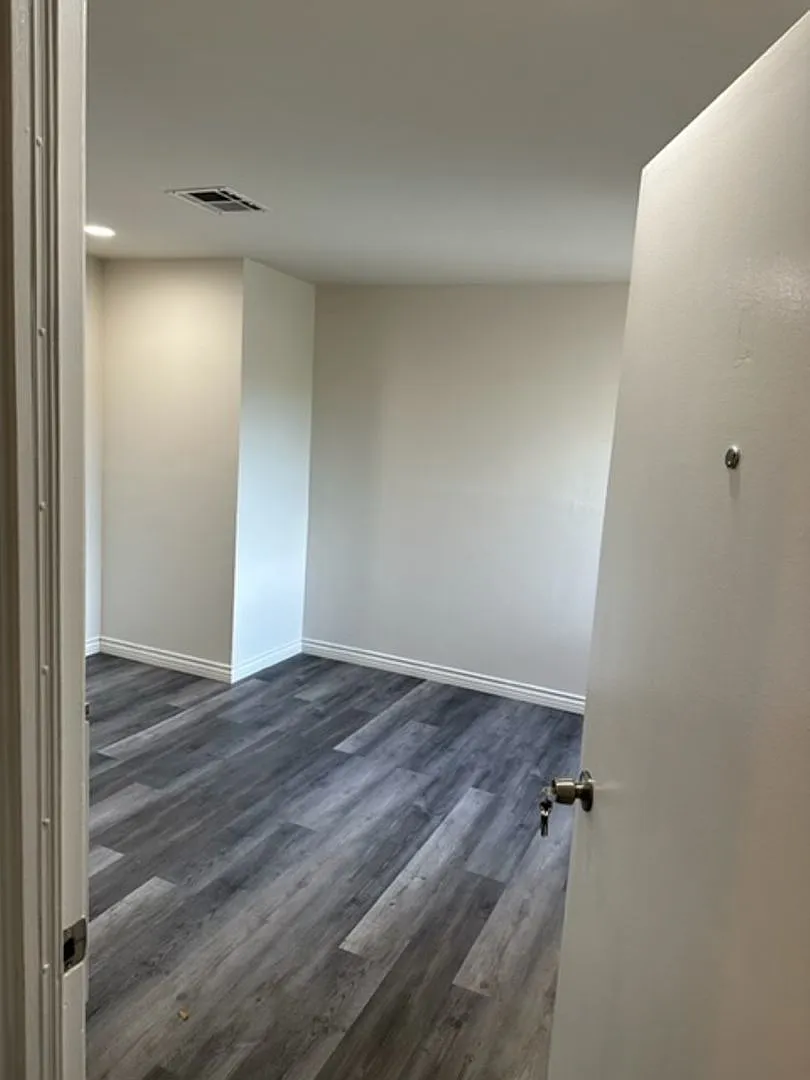 KLUMP6003 - 6003 Klump Avenue/11231 Oxnard Street — Photo 1