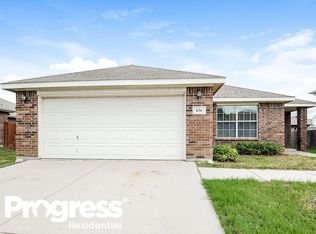 636 Sparrow Dr, Saginaw, TX 76131