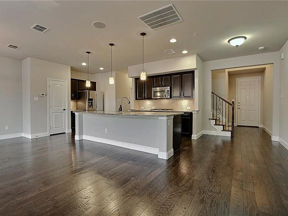 5th image of 2630 Jackson Dr