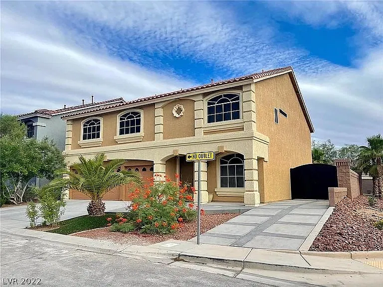 4 bed, 3672 sqft, $3,489 — Photo 4