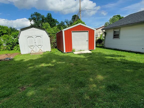 4th image of 13306 Girvan Ave