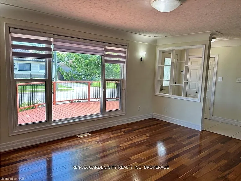 834 David St #UPPER — Photo 2