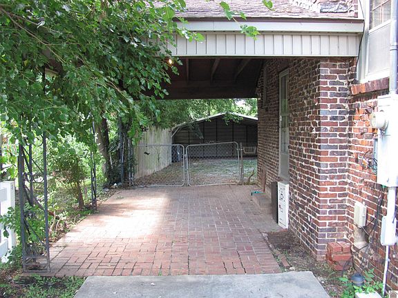 3rd image of 229 W Farthing St