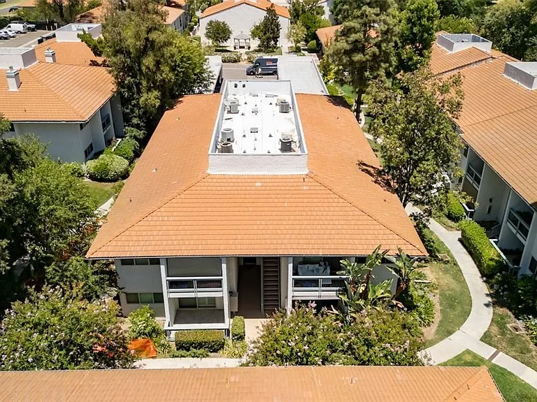 4642 Park Granada — Photo 2