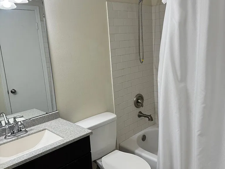 204 Livingston Ct — Photo 12