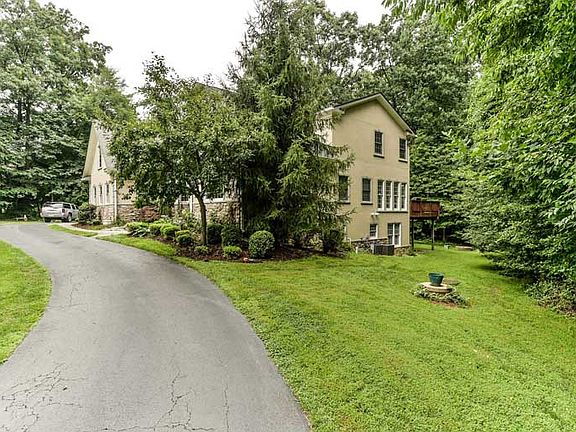 5th image of 3223 Navy Dr