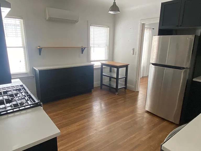 1831 Kelton Ave #1/2 — Photo 9