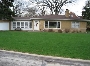 168 Waubansee Rd, Riverside, IL 60546