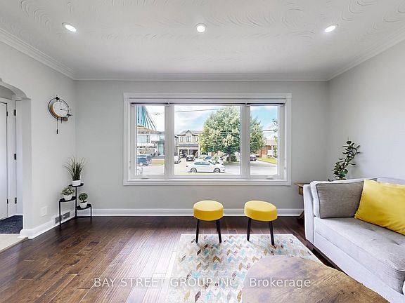 3rd image of 15 Macleod St