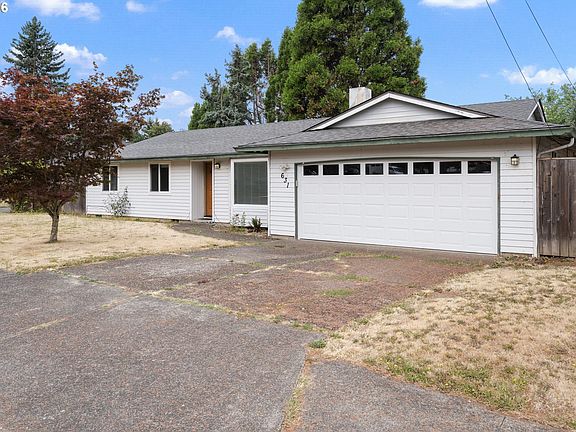 5th image of 631 SE 215th Ave