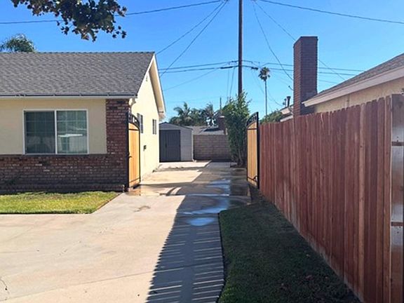 3rd image of 1252 E Puente Ave