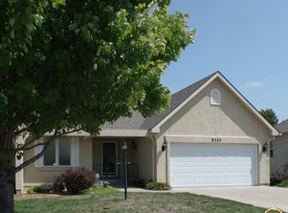 5310 NW Melba Drive Ct, Topeka, KS 66618