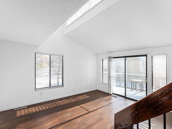 2nd image of 3529 Sunset Dr