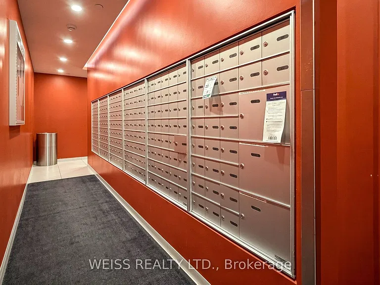 185 Roehampton Ave #520 — Photo 41
