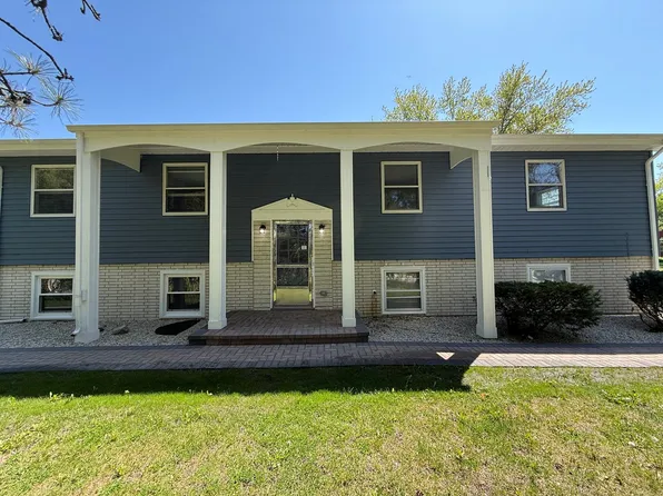 11 S Roberts Rd, Palatine, IL 60067